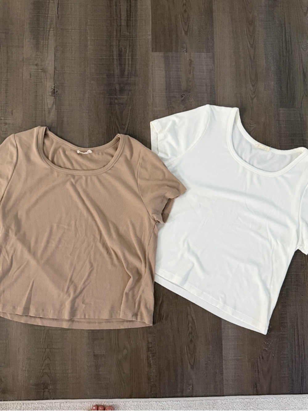 Kori Women’s Short Sleeve Scoop Neck Tee - White & Taupe